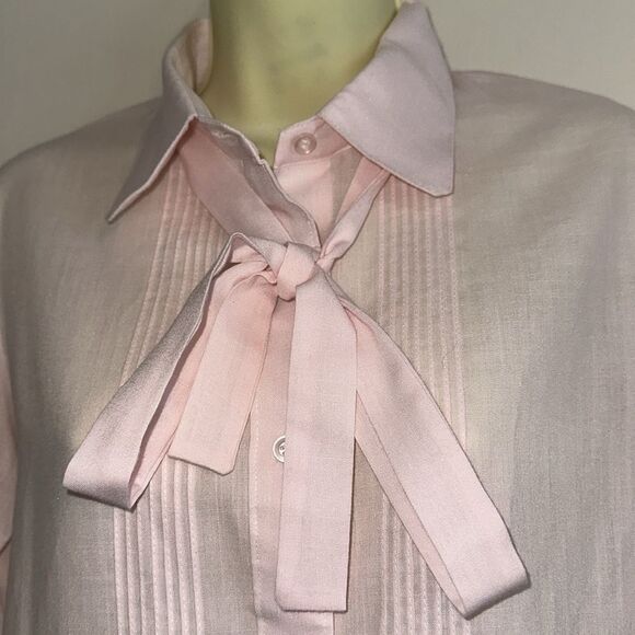 Vtg 70s Panther Light Pink Polyester/Rayon Button-Up Shirt/Removable Bow Tie - Picture 2 of 8